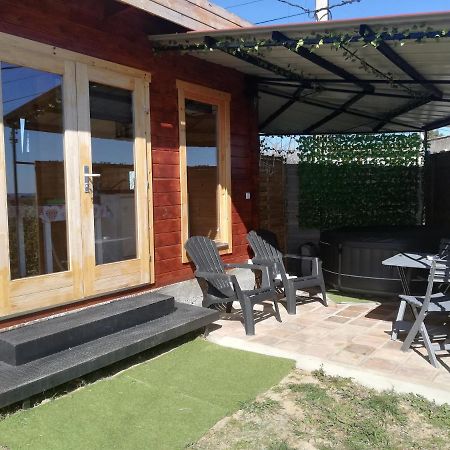 Charmant Chalet Pour 2 Personnes Spa Prive Massillargues-Attuech 外观 照片