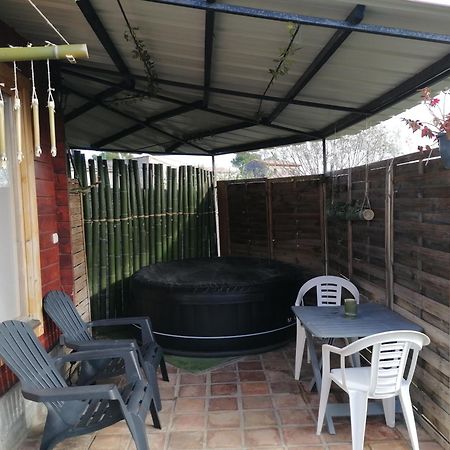 Charmant Chalet Pour 2 Personnes Spa Prive Massillargues-Attuech 外观 照片